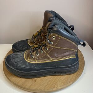 Nike ACG Woodside 2 High Womens Size 8 Boots Brown Hiking Trail 524872-700